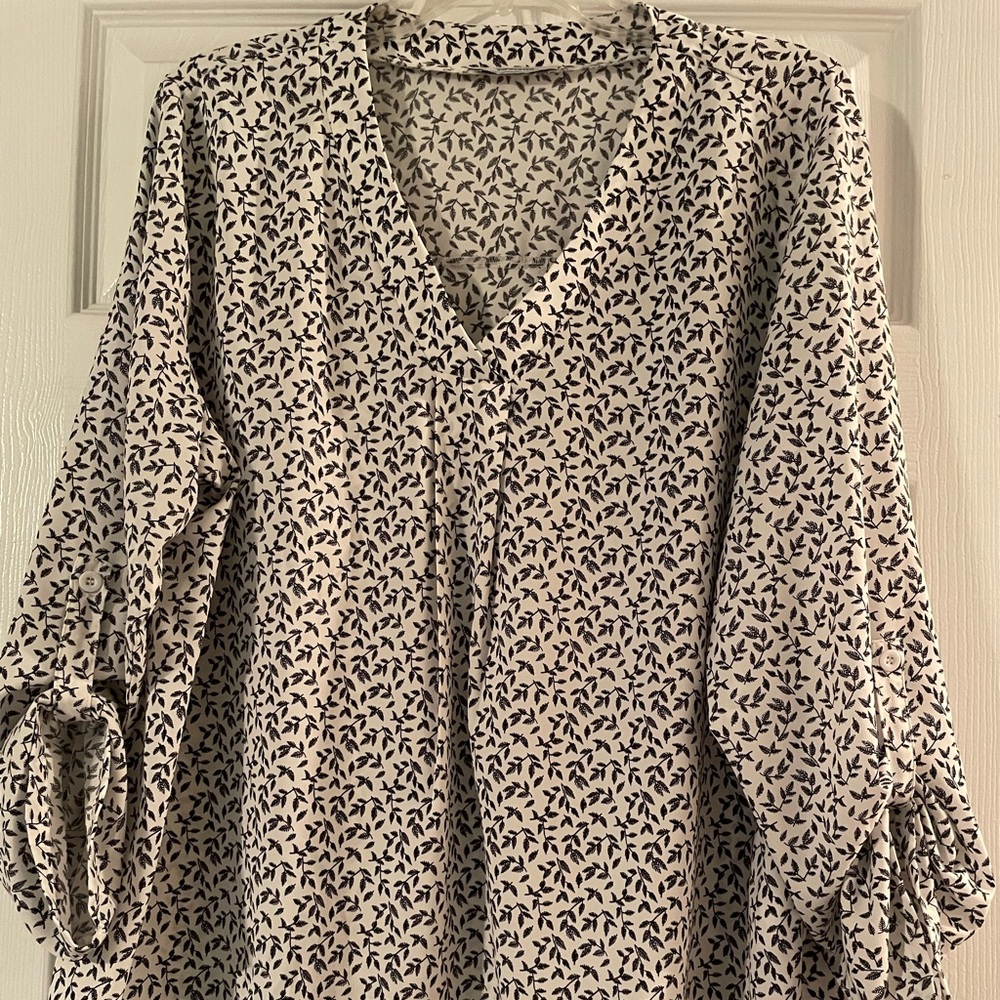 Youtalia black & cream (near white) print v-neck tunic. XXL. Very good cond.